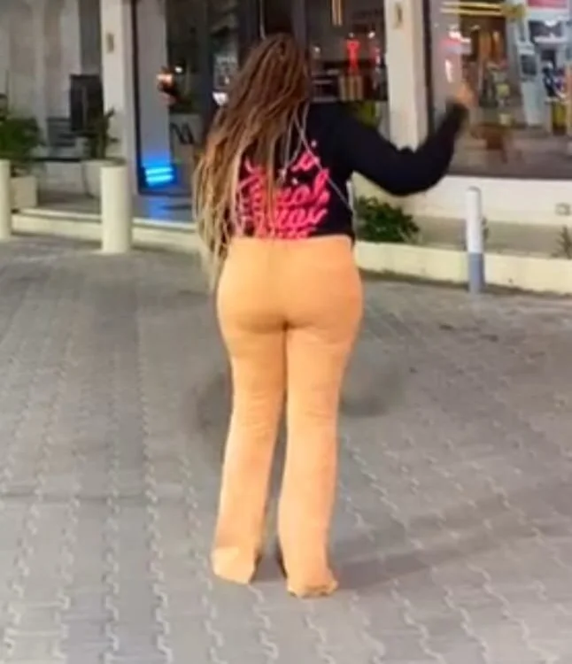 Thickiana88's Offline XXX Chat