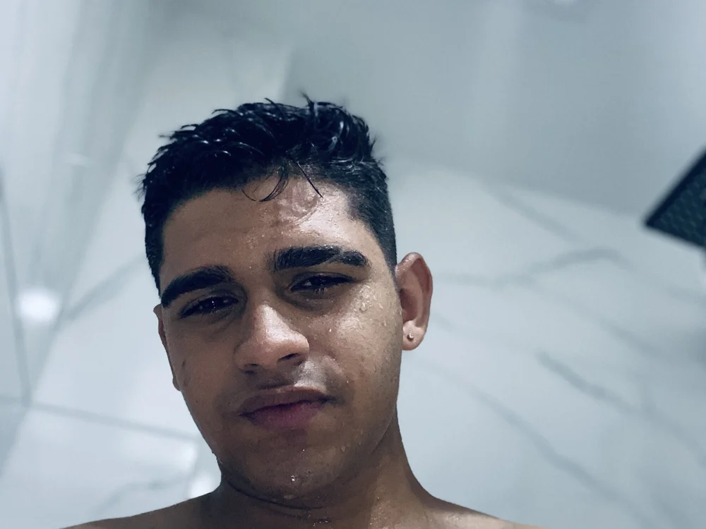 AdamRodri19's Offline Chat Room