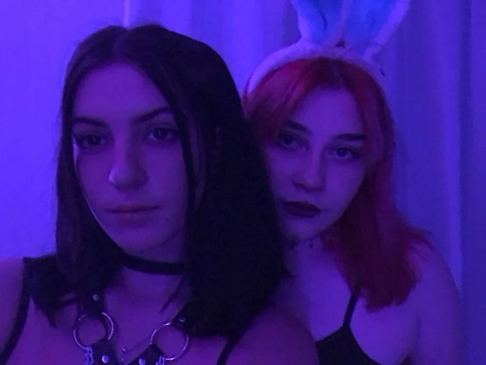 DinaANDLola's Offline Chat Room