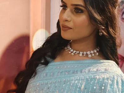 Chat XXX offline de KARISHMA-STRIP