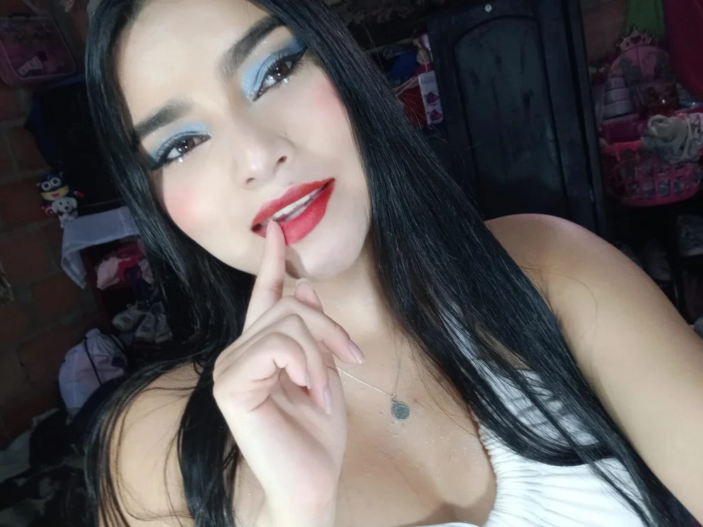 Sara_wiild's Offline Chat Room