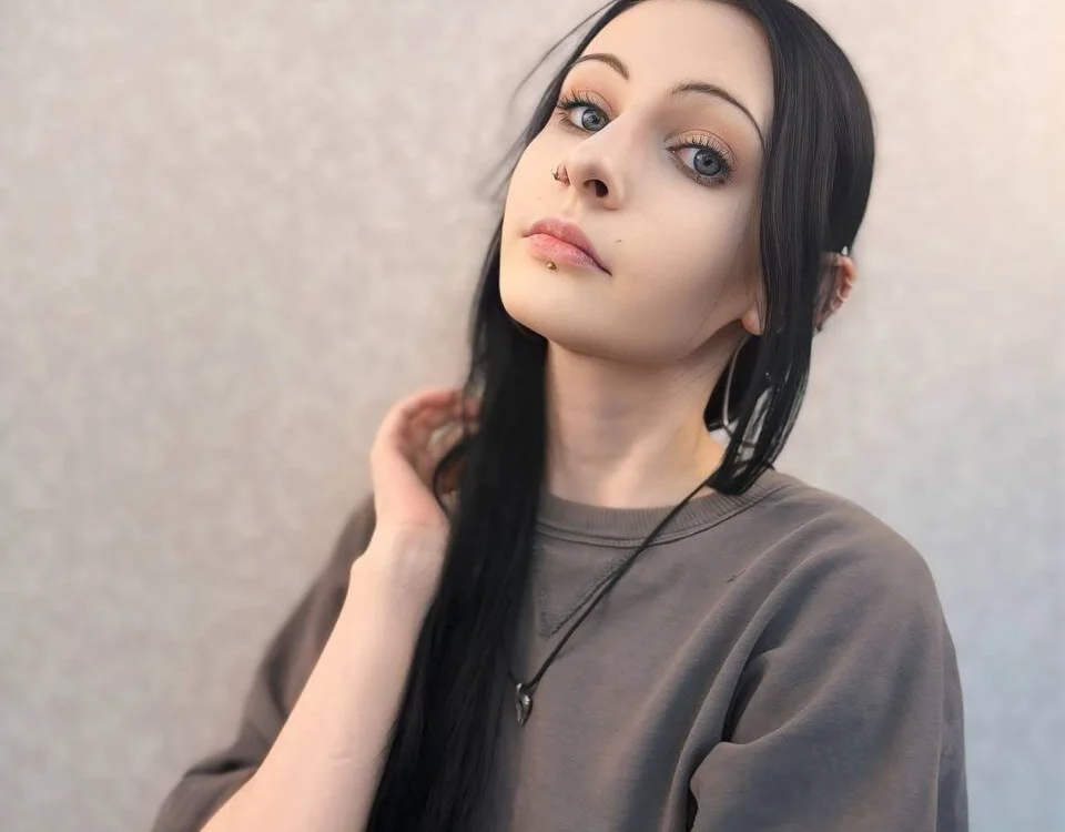 LynetHakey's Offline Chat Room