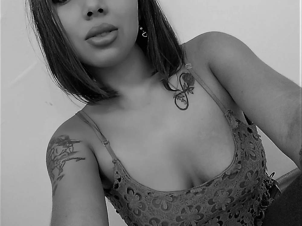 sarahlovexxv cam model