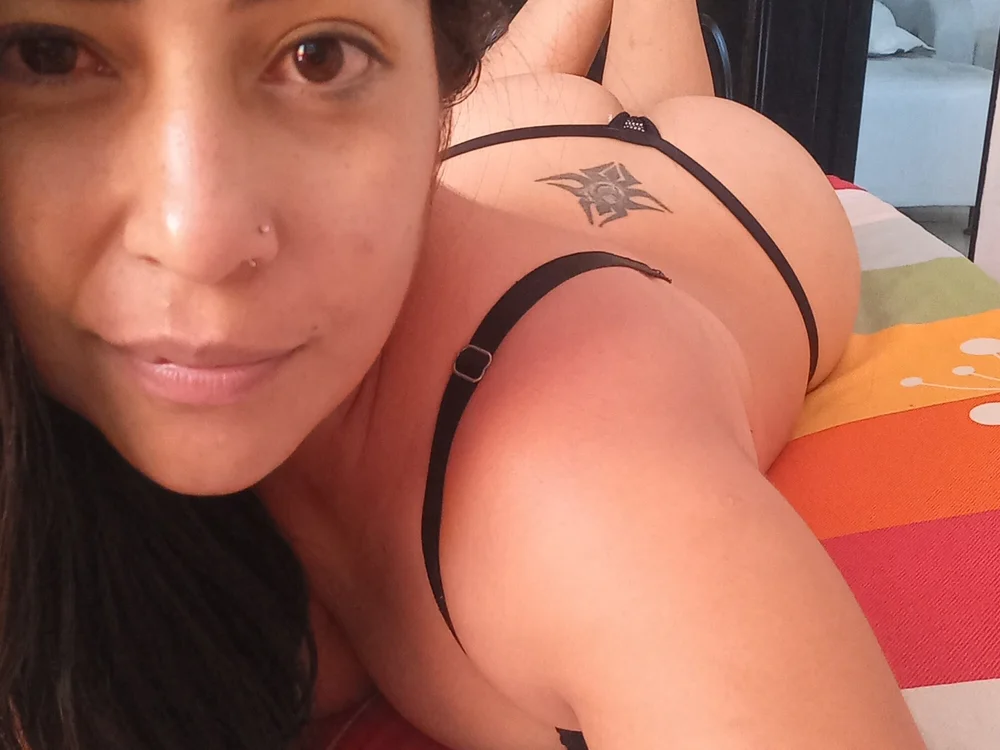 katrina-morena's Offline XXX Chat