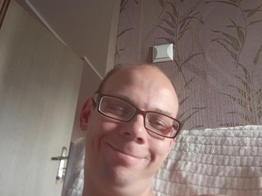 tomeksex1x Obrolan XXX Offline