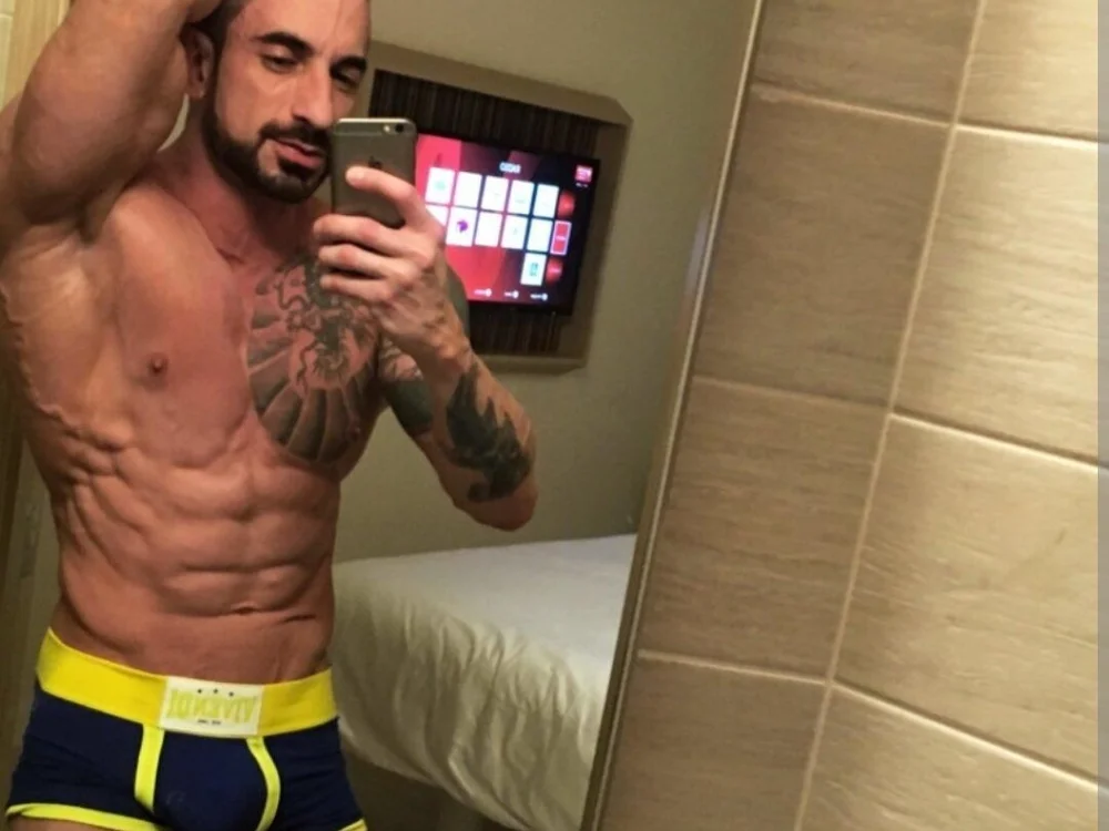 Sembang XXX Luar Talian muscle_model33