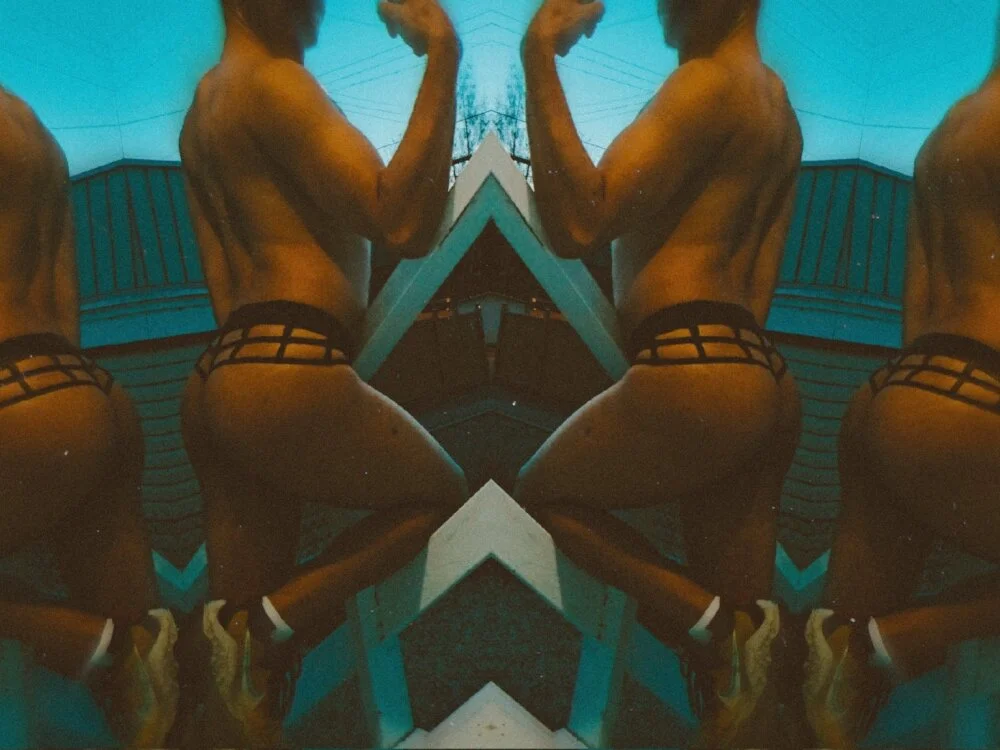 Emmanuel_Santiago604 Offline XXX-chat