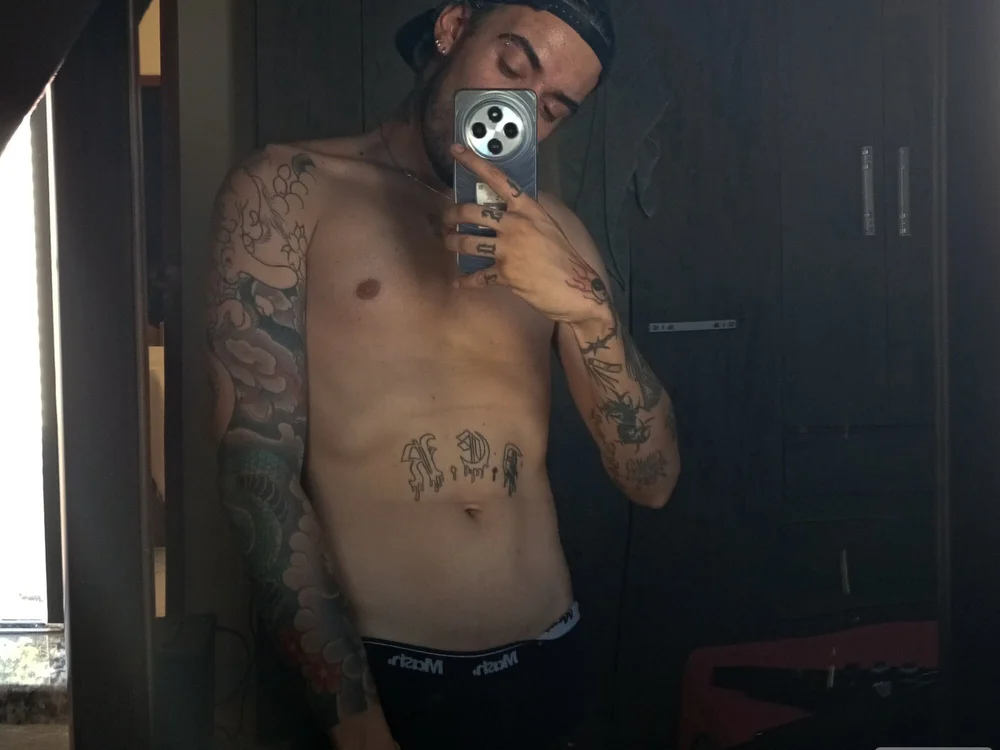 TattooEdemonn's Offline Chat Room