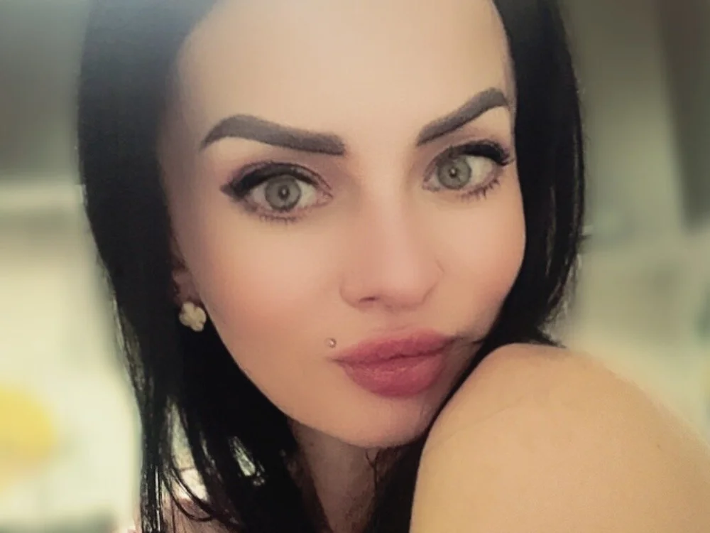 LisaQFresh's Offline Chat Room