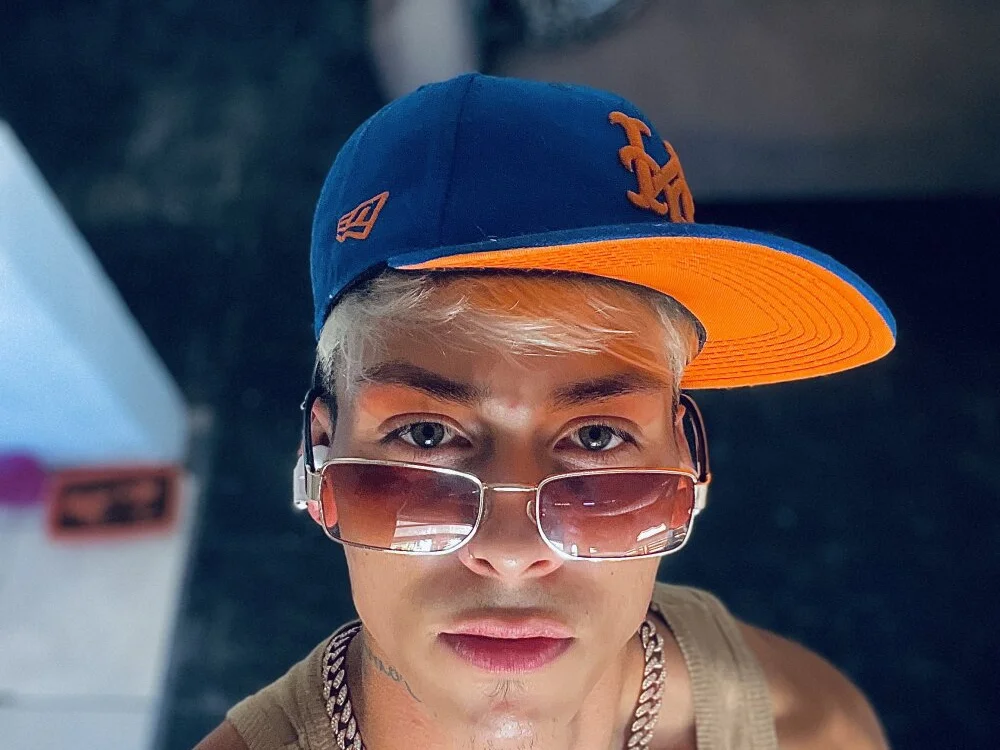 Babyfacenik's Offline XXX Chat