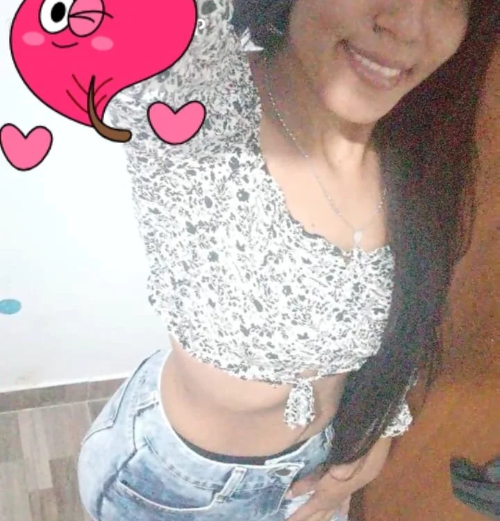 SkinnyBlom_ Adlı Modelin Canlı XXX Sohbeti