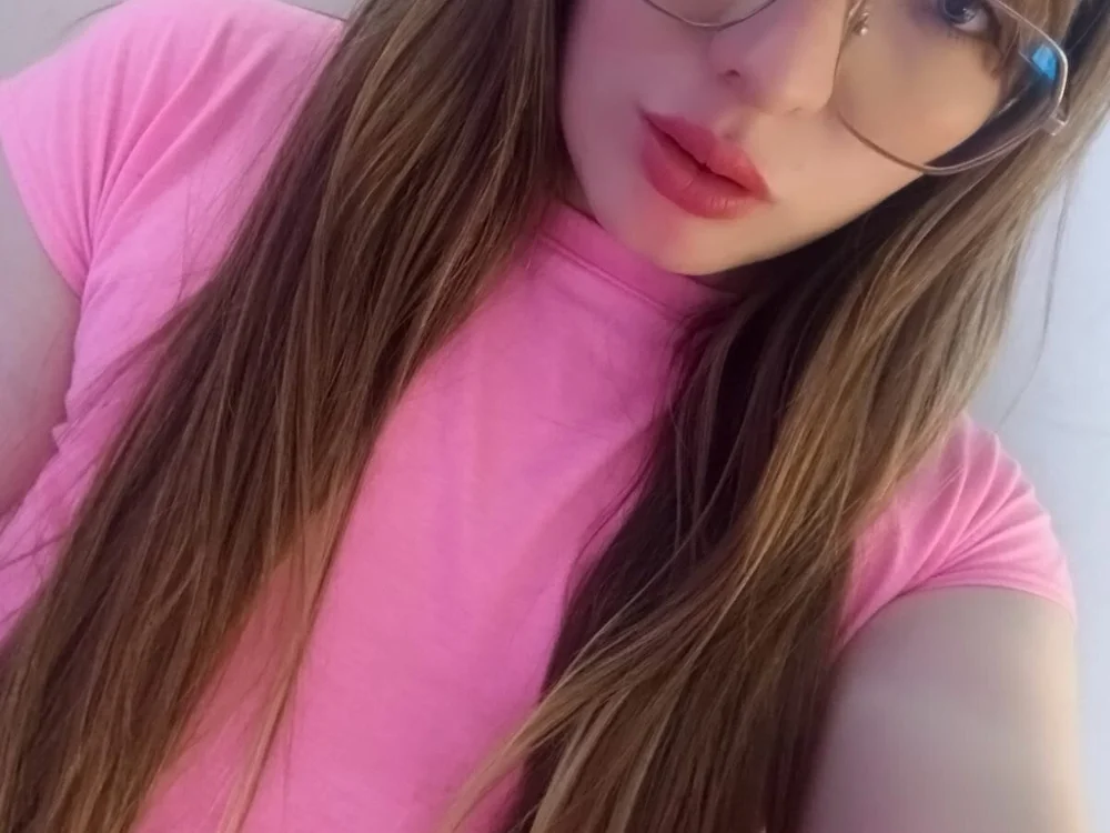 Kendra__666's Offline Chat Room