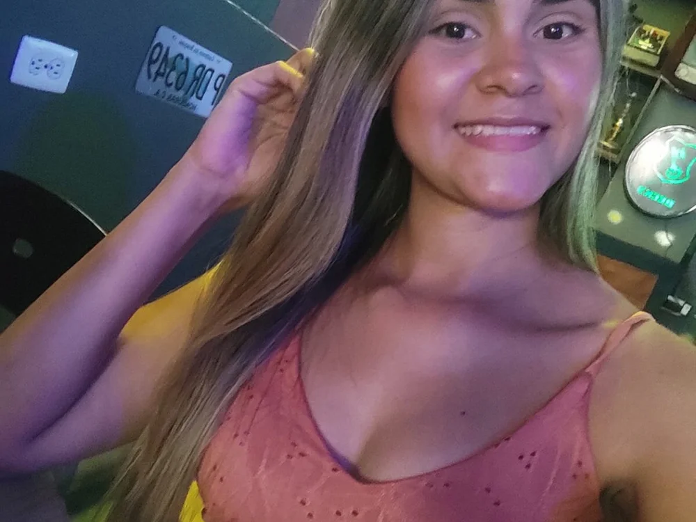 AshleyAss_'s Offline Chat Room