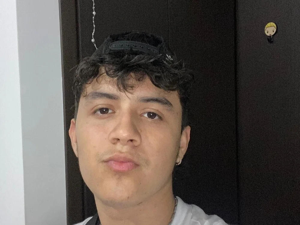 alistarKing69's Offline Chat Room