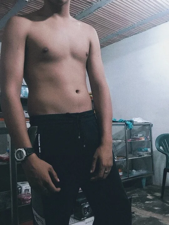 Dicksweet25 離線 XXX 聊天