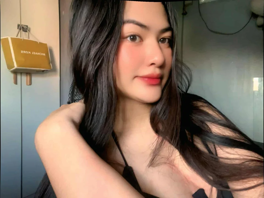 CarolineZafena offline chatrum
