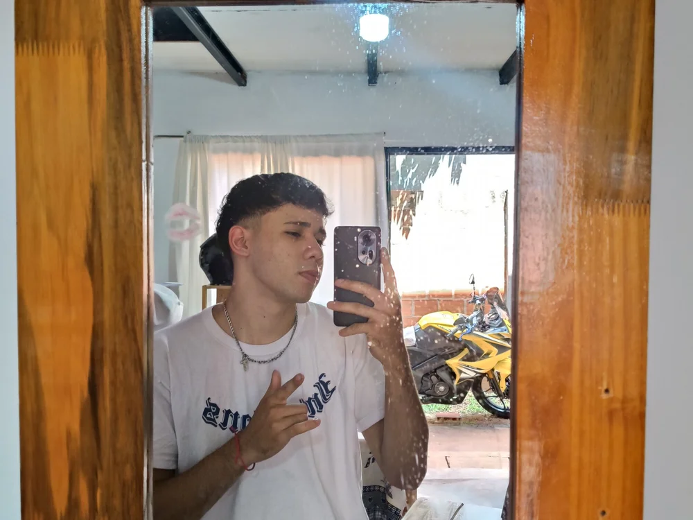Axelaxel22231's Offline XXX Chat