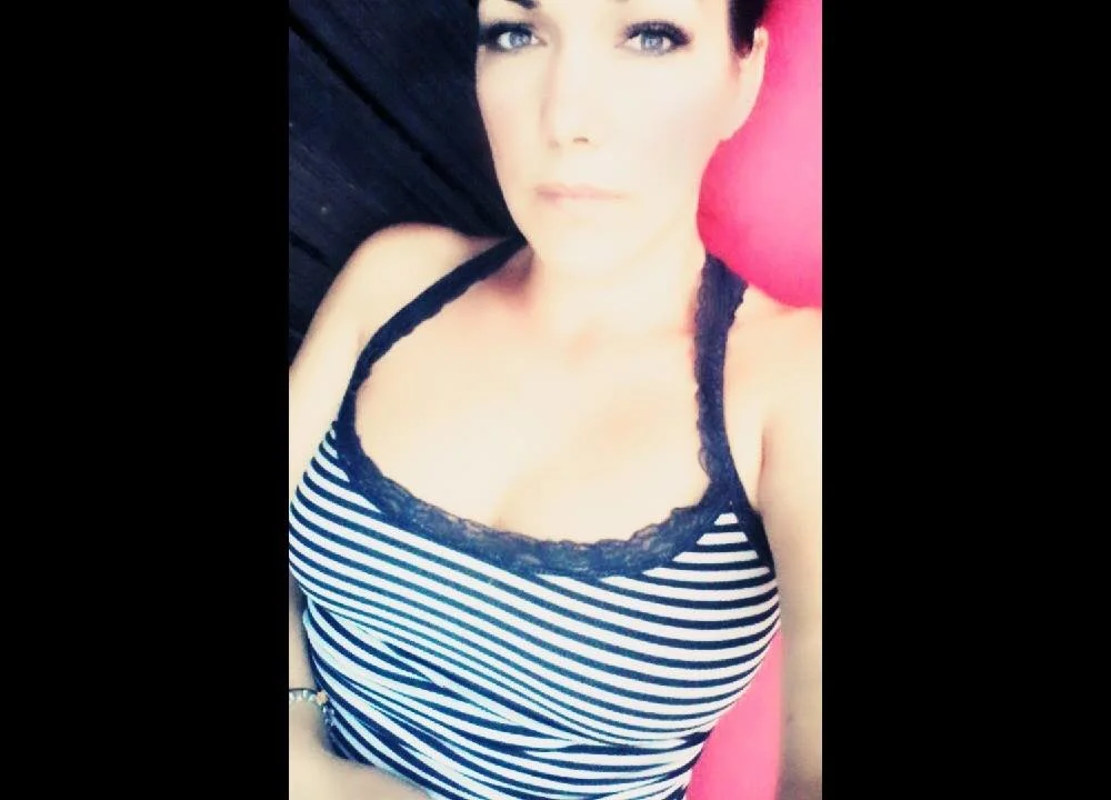 larisa-'s Offline Chat Room