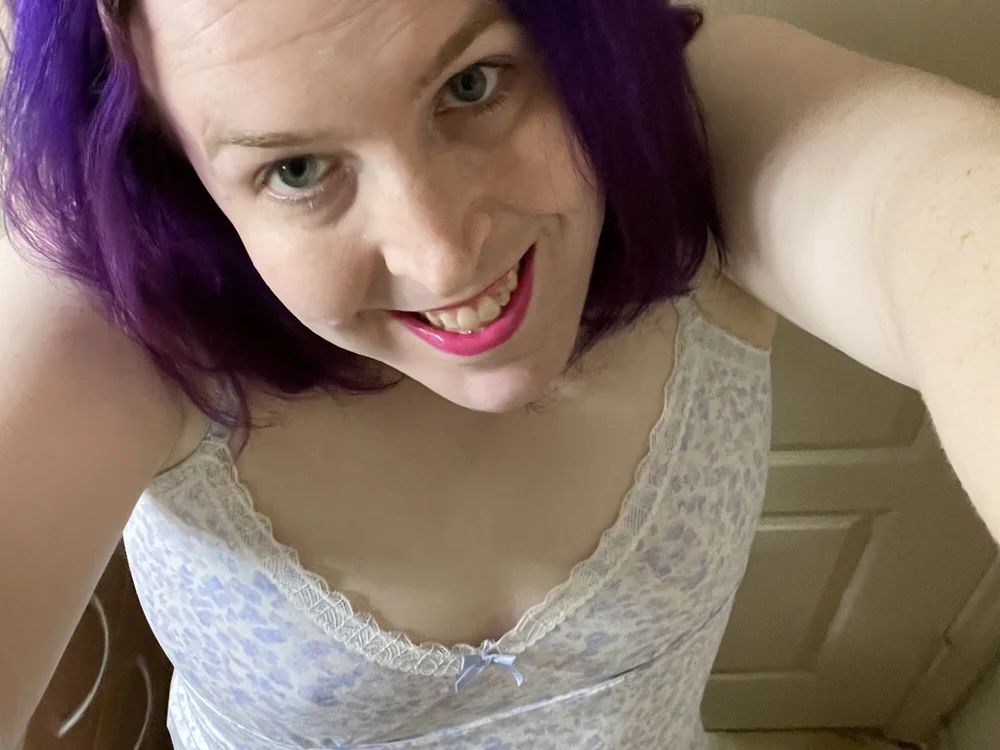 EroticEmerald's Offline Chat Room