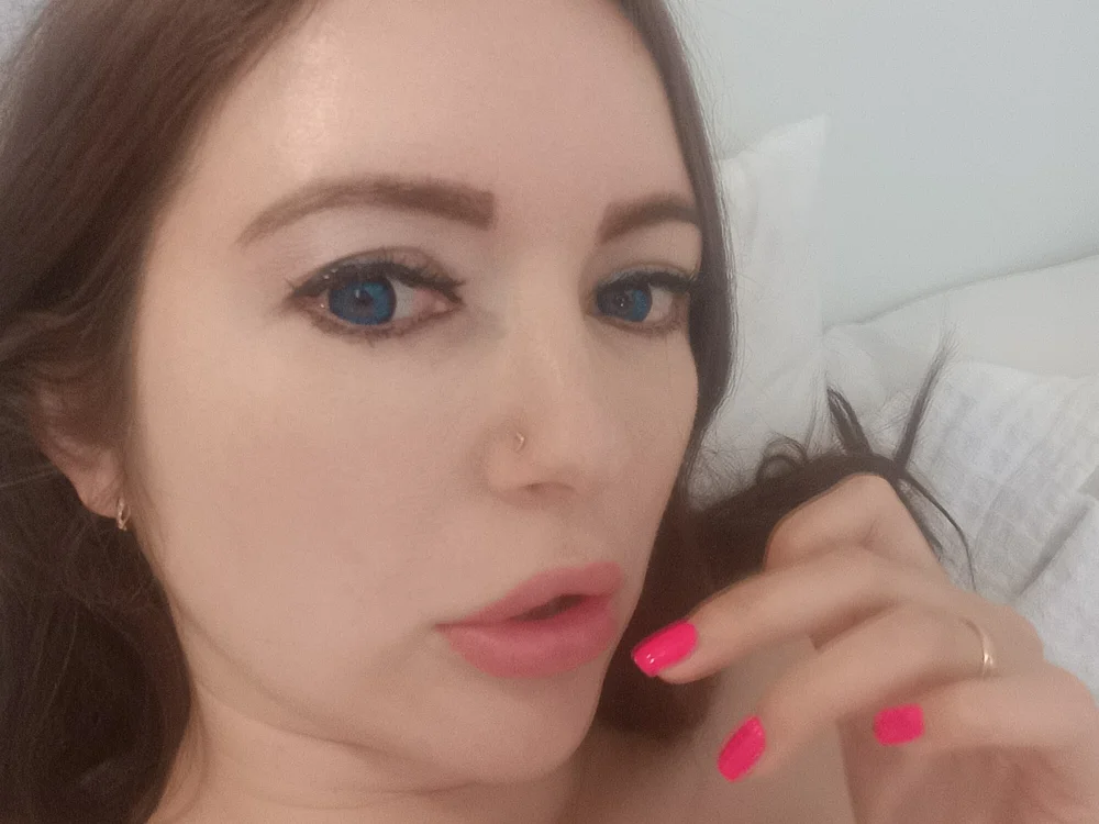 IrisLebenzon's Offline XXX Chat