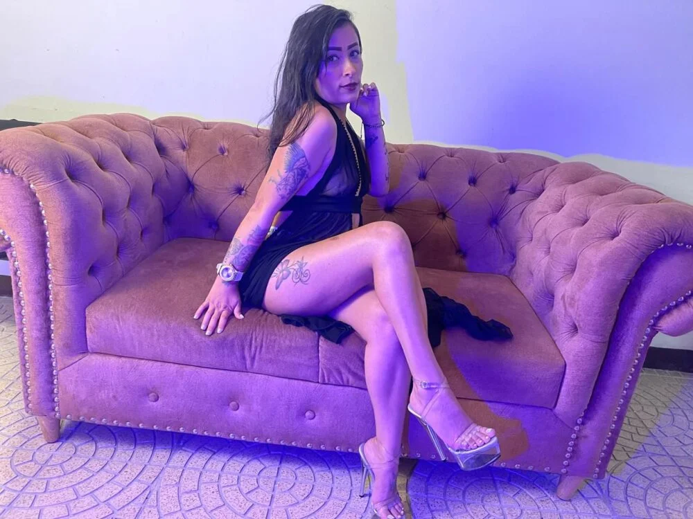 emily_rivas_'s Offline XXX Chat