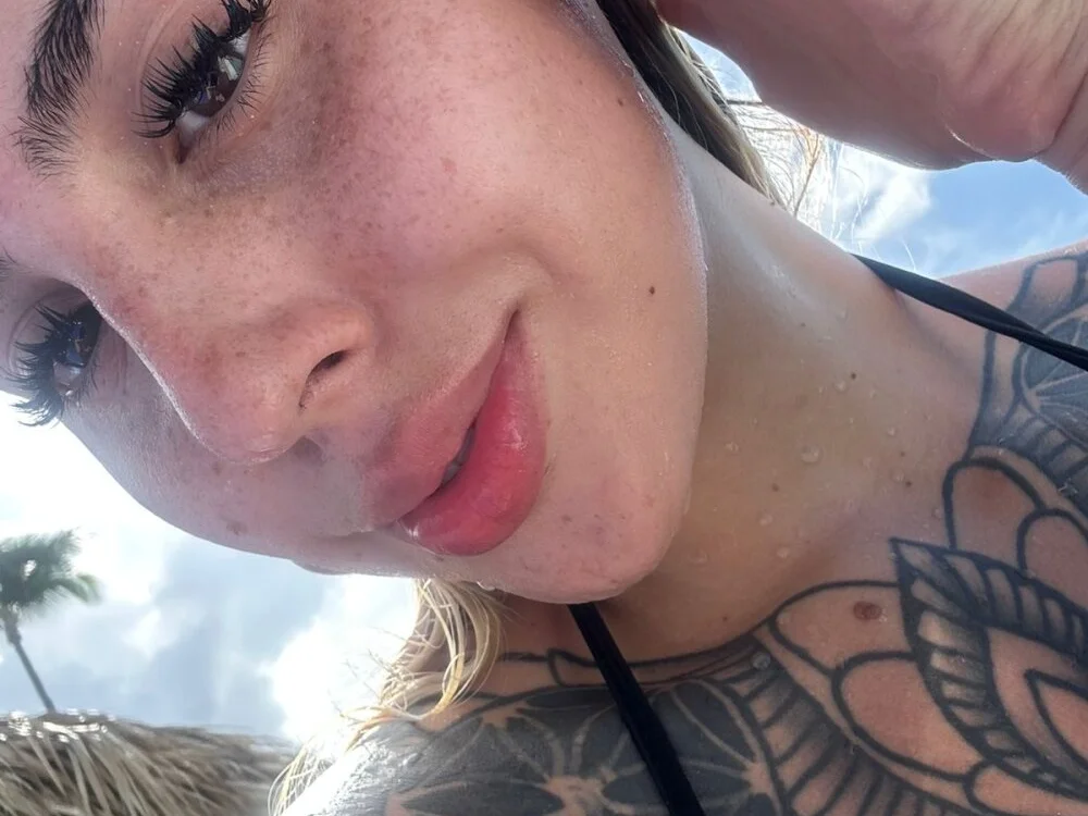 ValerieHilton: συνομιλία ΧΧΧ εκτός σύνδεσης