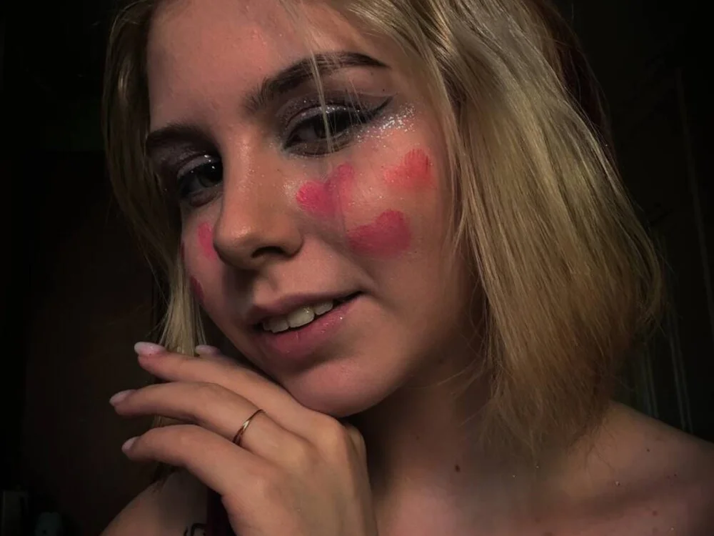 Lizbethh1's Offline XXX Chat