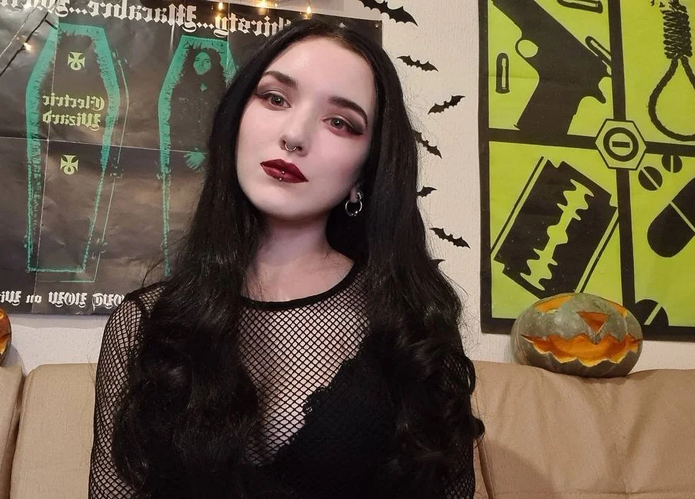 KatherineSpikes' Offline Chat Room