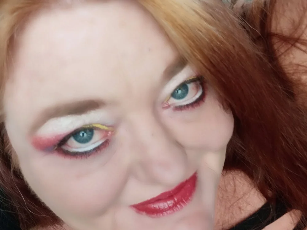 LilGinger1972's Offline Chat Room