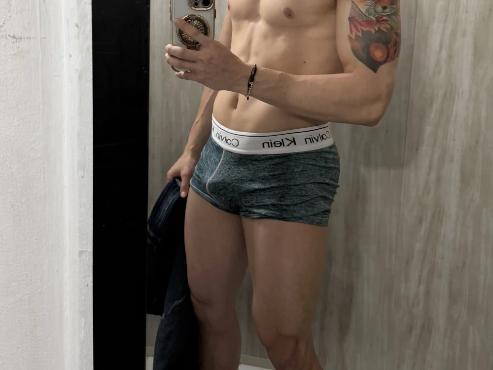 the-hot_guy's Offline XXX Chat