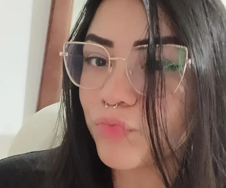 laura_blue01