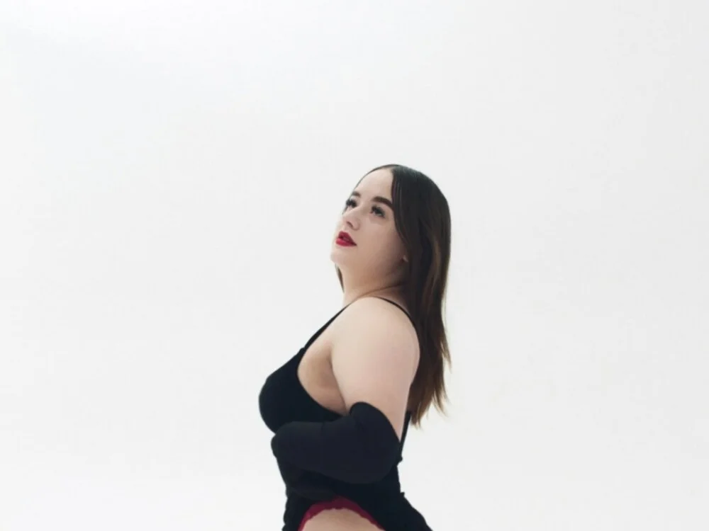 LaraBenson_ Offline XXX Chat