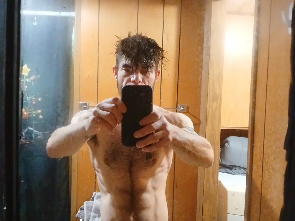 JohnnyBaby85 Offline XXX Chat