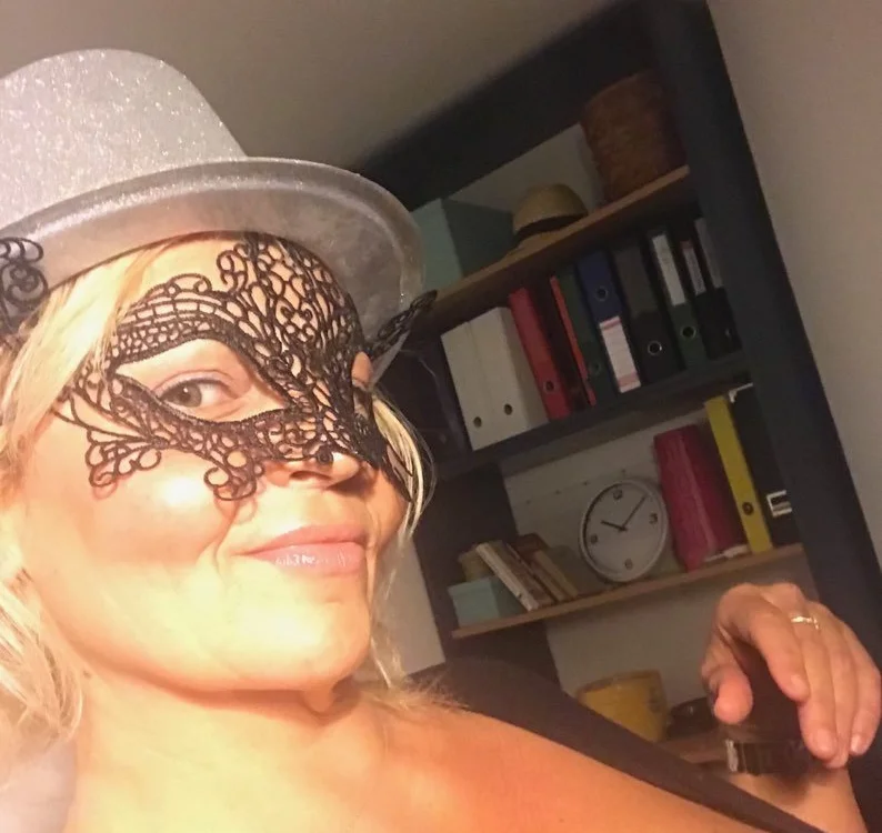 whitewidowmilf's Offline XXX Chat