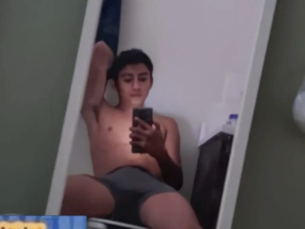 Sex20cmman's Offline Chat Room
