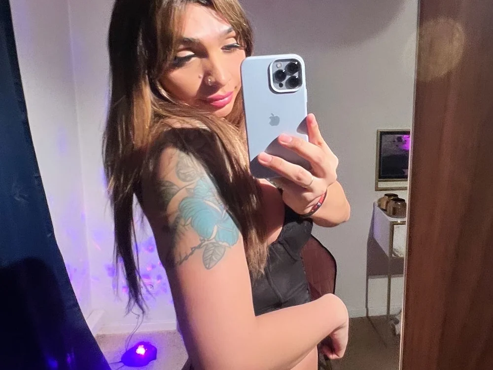 Mistressok's Offline Chat Room