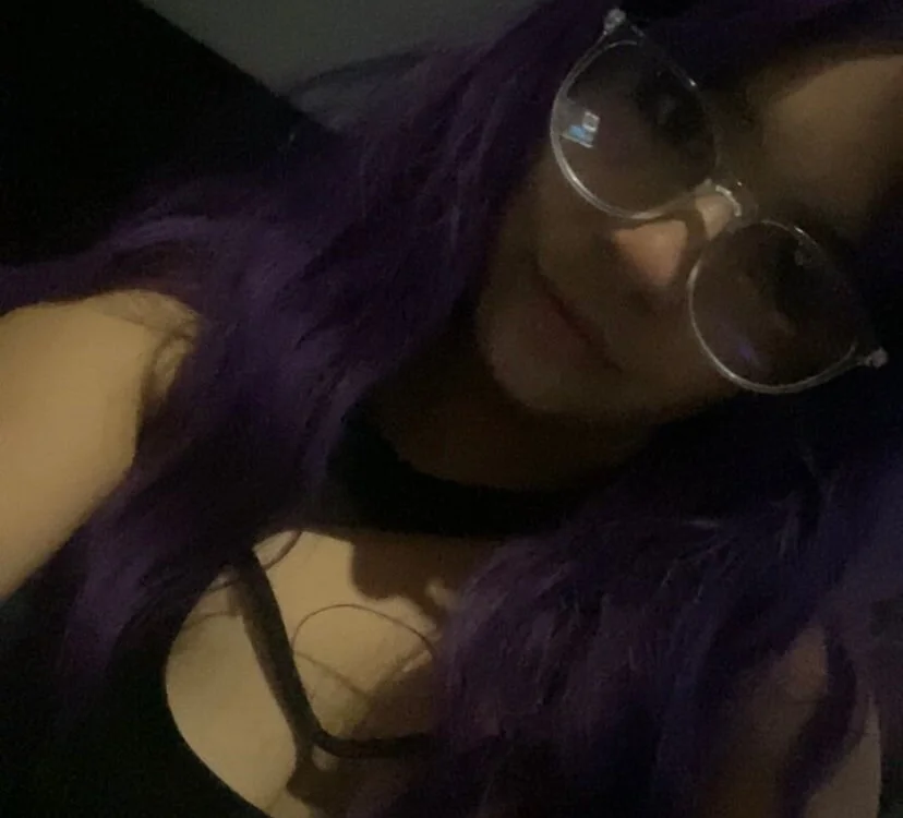 Abril_Luna's Offline Chat Room