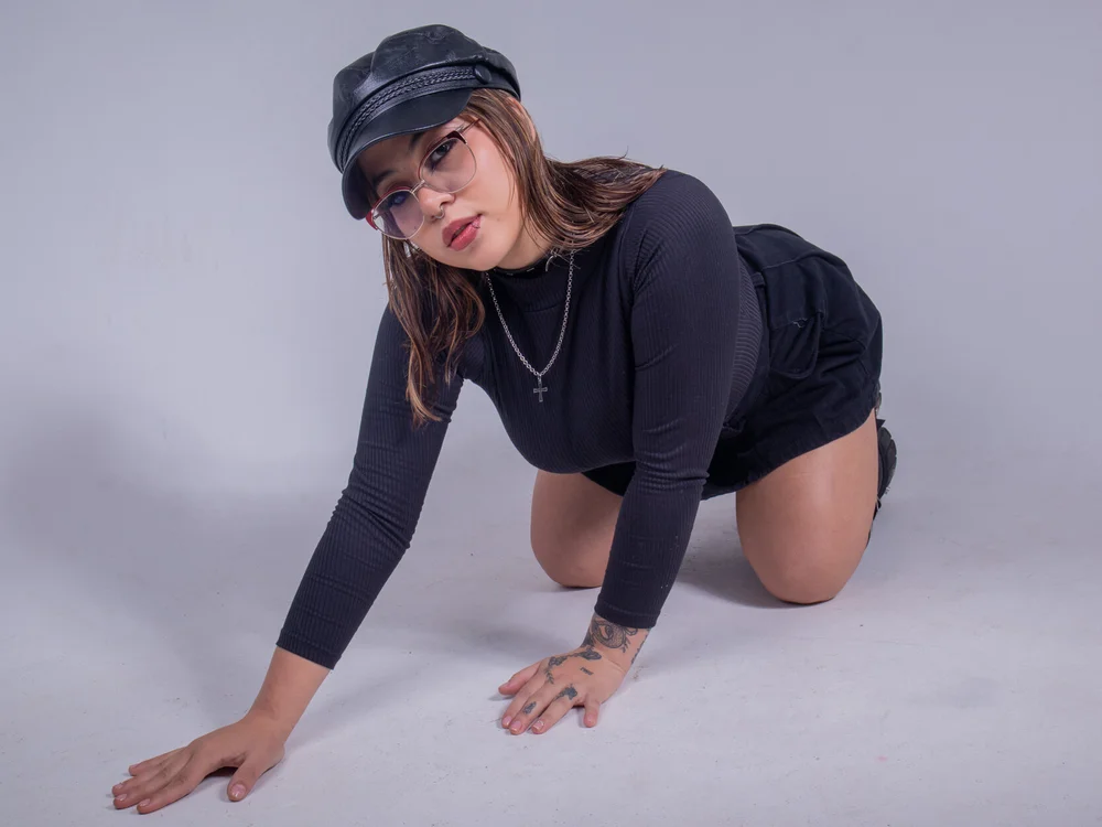 Saskiaromanov's Offline Chat Room
