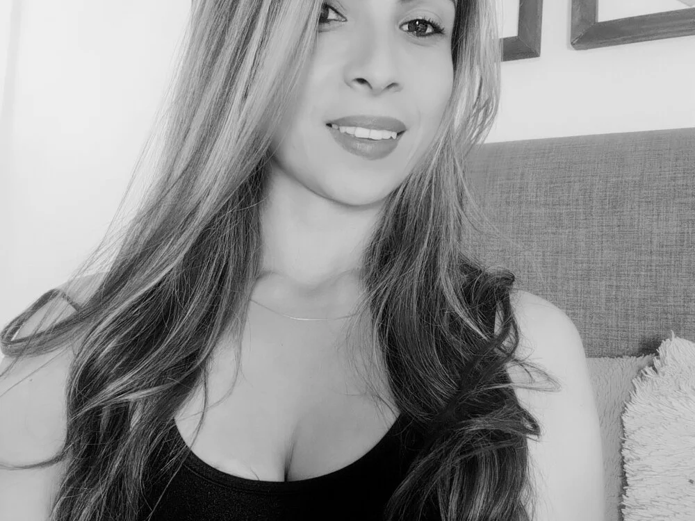 Zaira_sweetn Offline XXX chat