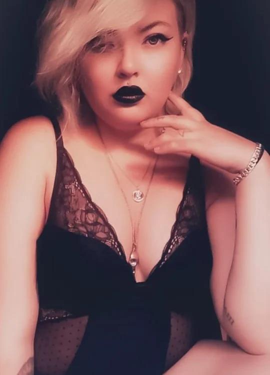 chelsea-marks' Offline Chat Room