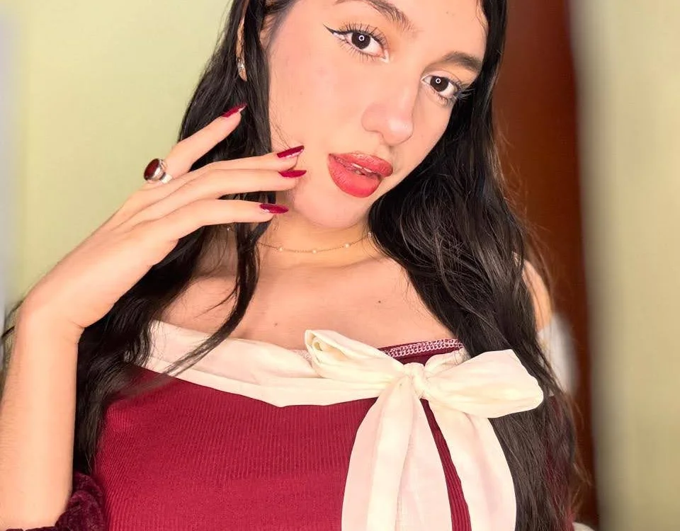 Emily-hottson Chat XXX live
