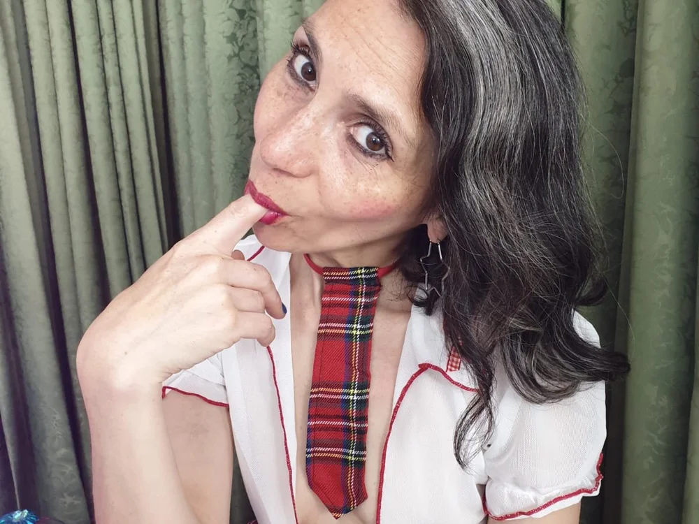 Axela_Milf Adlı Modelin Çevrimdışı XXX Sohbeti