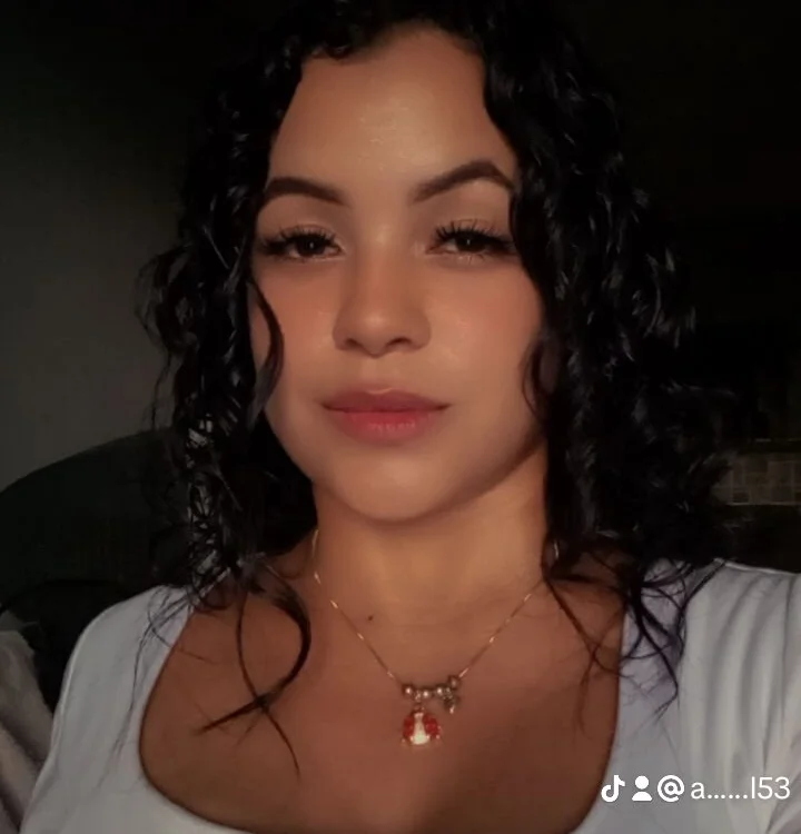 karolinaBom অফলাইন XXX চ্যাট