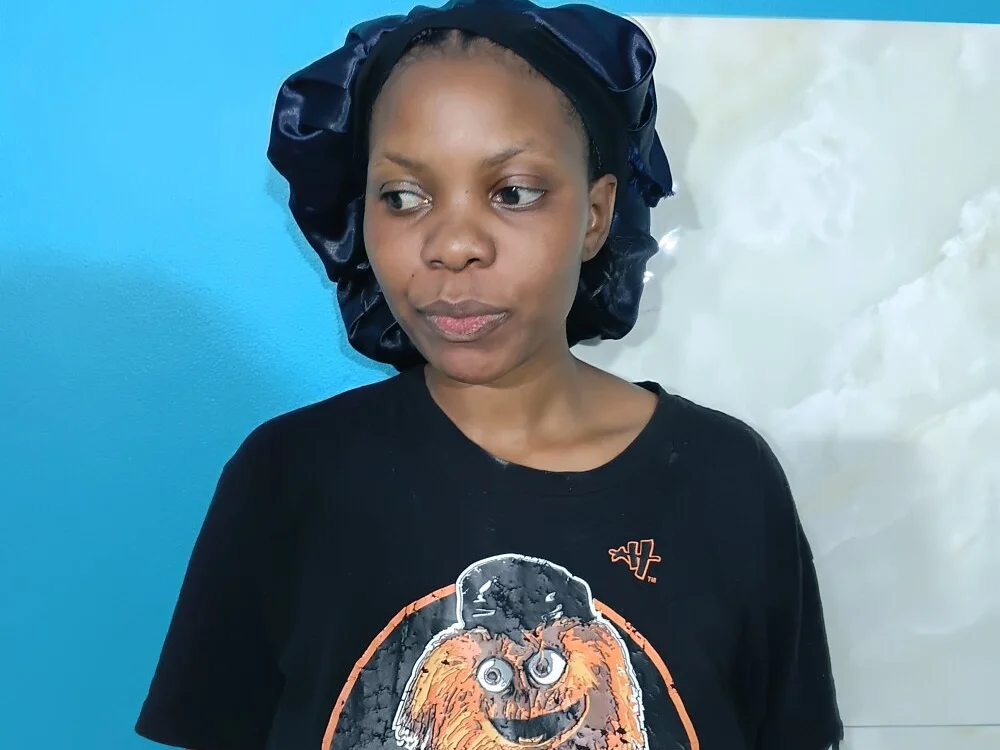 دردشة CreamyCupcake_ الجنسية دون اتصال