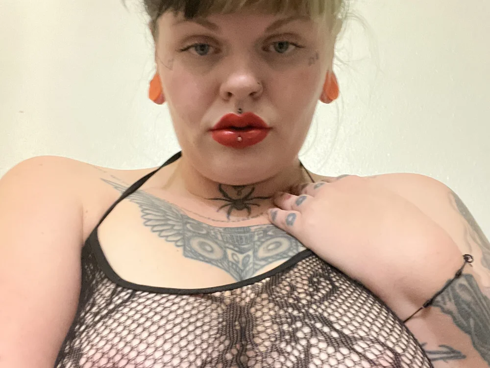 sweetlilwitch's Offline XXX Chat