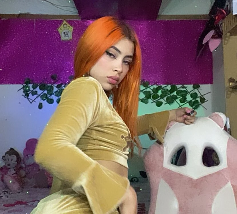 Ada_Cristal Offline XXX-Chat