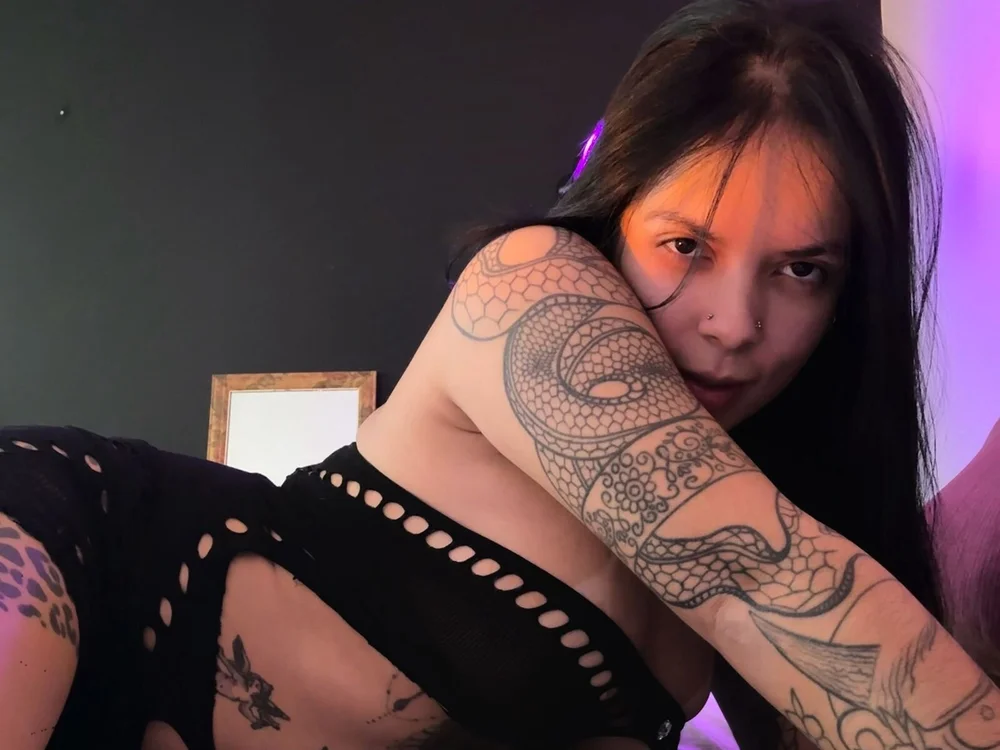 polyanaflores_'s Offline XXX Chat