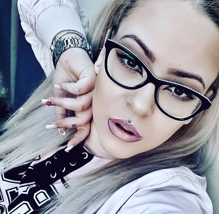 Riya_Blue's Offline Chat Room