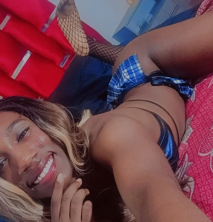 Jazmin_Grey Adlı Modelin Çevrimdışı XXX Sohbeti