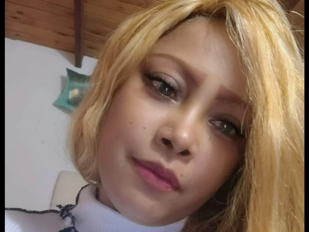 carrriasca's Offline Chat Room